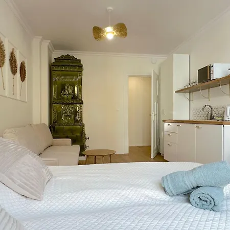 Seredino Apartment- Modern Comfort In A Quiet Location, 5 Minutes To Old Town & Seaside Апартаменты