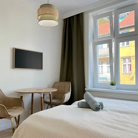 Seredino Apartment- Modern Comfort In A Quiet Location, 5 Minutes To Old Town & Seaside *