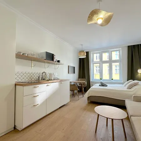Seredino Apartment- Modern Comfort In A Quiet Location, 5 Minutes To Old Town & Seaside *