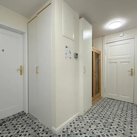 Апартаменты Seredino Apartment- Modern Comfort In A Quiet Location, 5 Minutes To Old Town & Seaside