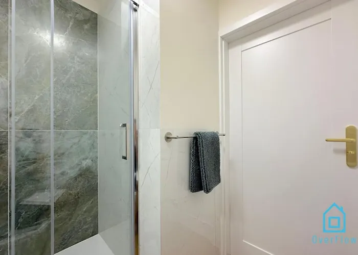 Seredino Apartment- Modern Comfort In A Quiet Location, 5 Minutes To Old Town & Seaside Gdańsk